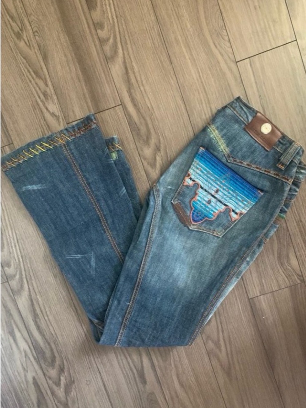 Beautiful Antik Denim Jeans embroidered size 27